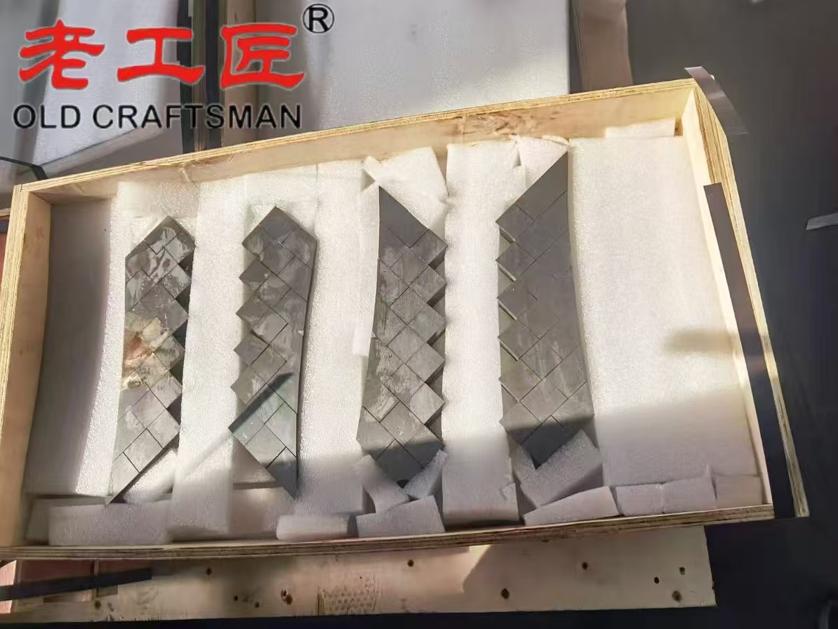 cheek plate for HPGR