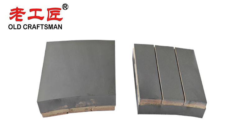 Liner for HPGR Flange